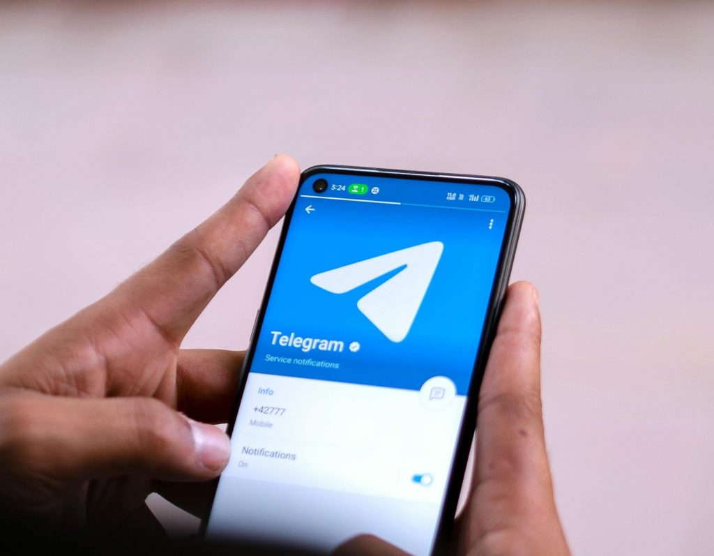 Как создать бота Telegram и добавить его на свой канал